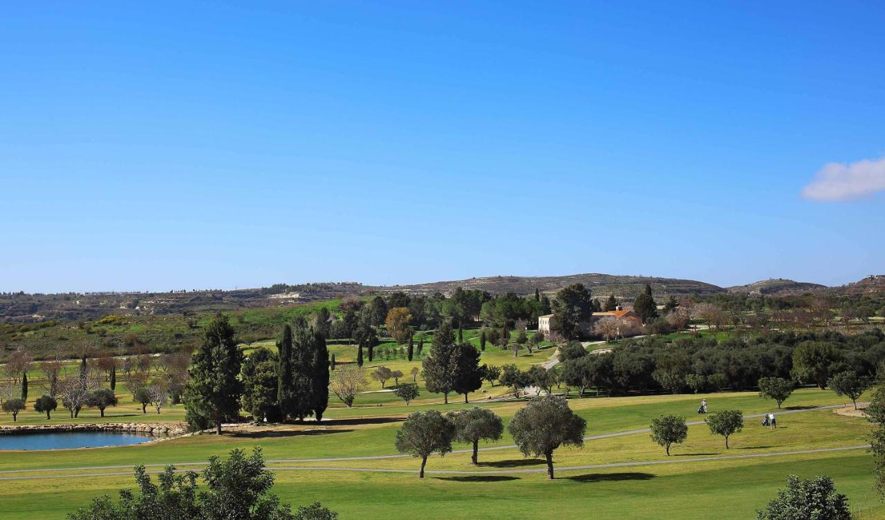 Minthis Resort Tsadha Екстериор снимка Golf course in Sotogrande, Spain